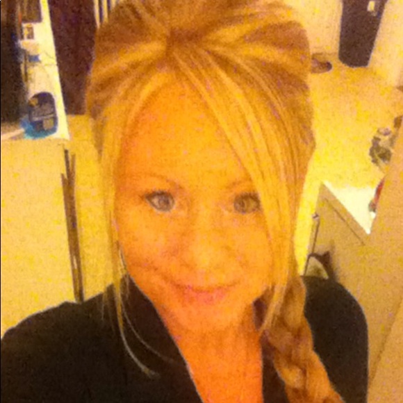 Meet your Posher, Lisa - Picture 1 of 1